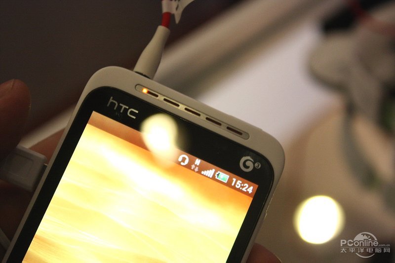 移动TD制式 HTC新渴望VT手机现场试玩