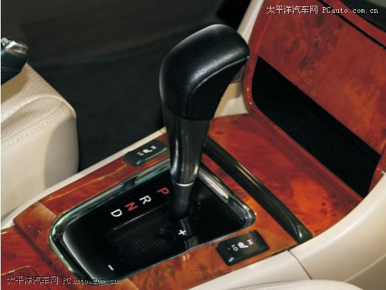 比亞迪F6車(chē)展高清大圖