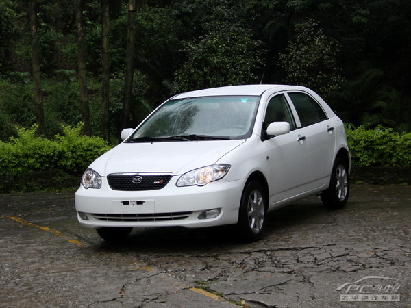 比亚迪f3-r是自主品牌首款a级两厢车,具有极强的市场潜力.