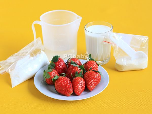 草莓布丁果汁的做法 草莓布丁果汁的家常做法 草莓布丁果汁怎么做好吃 孕期食谱推荐
